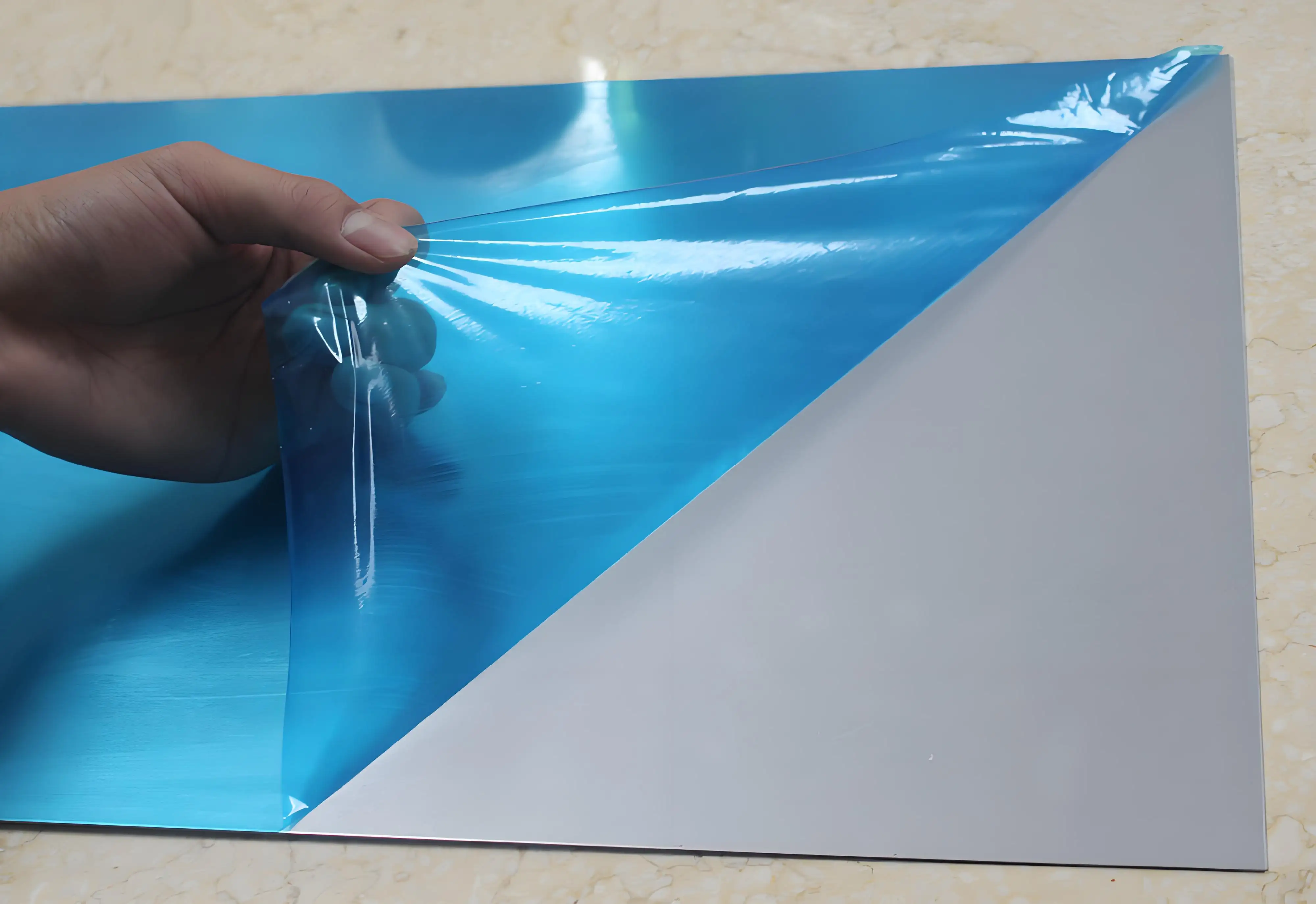 Widely Used 300m PE Clear Protective Film Anti-Graffiti Casted Glossy Protective Film for Door Window 50cm Soft High-Gloss
